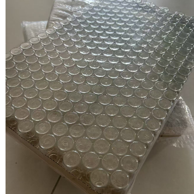 Kapak ve kapaklı 10 ml şeffaf cam şişeler